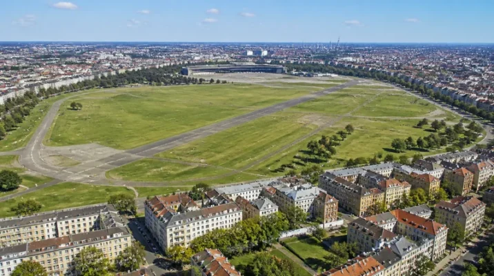 Berlin Tempelhof: Tempelhofer Feld und umliegende Wohnviertel